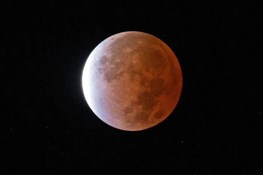 Kunduz Kanlı Ay 2025'e Kadar Tam Ay Tutulması Görmek İçin Son Şans!