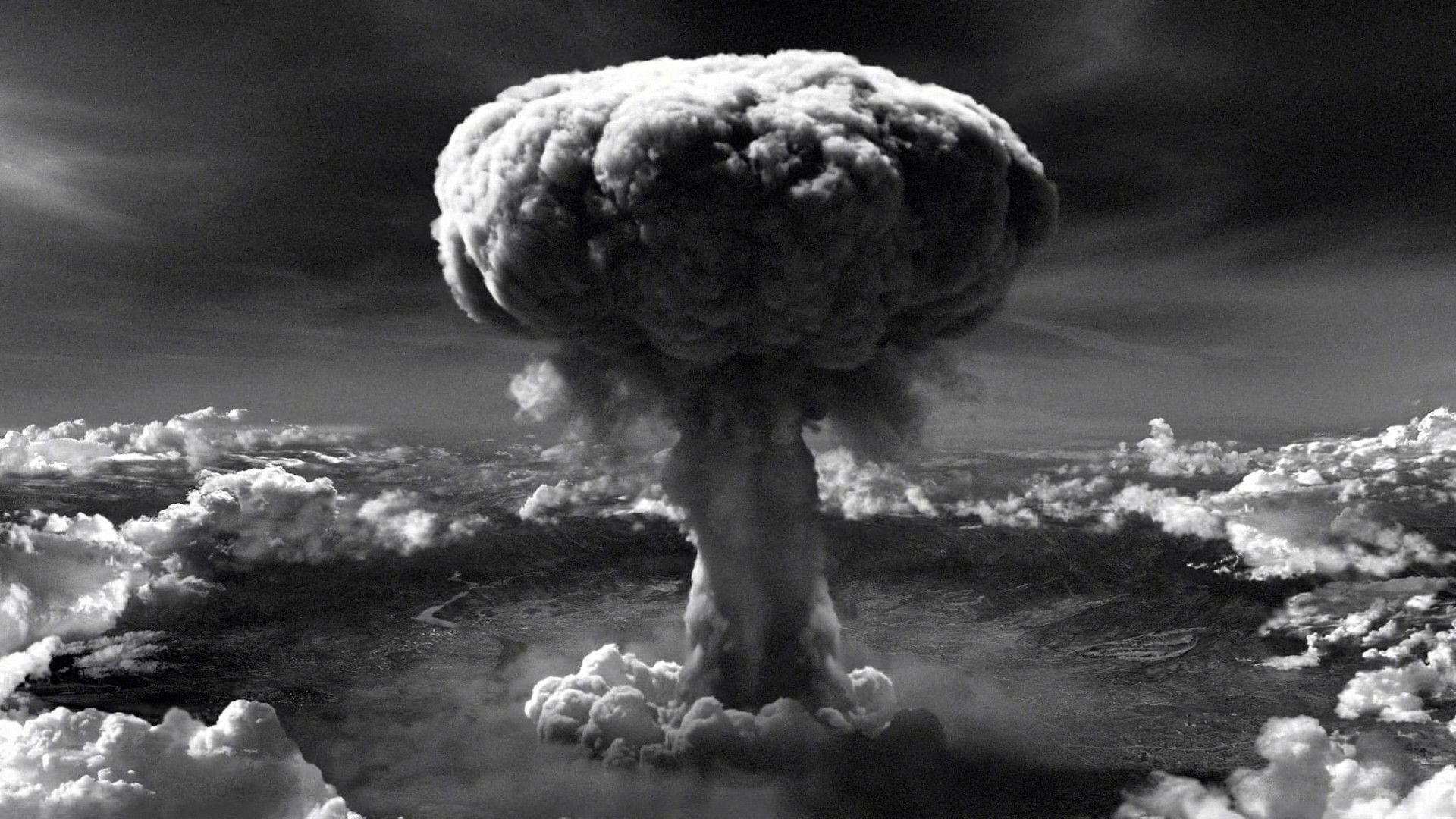 Atom Bombası: Nasıl Yapıldı ve Tarihsel Etkileri